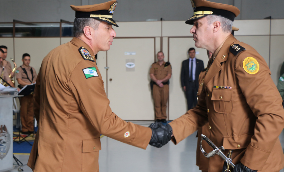 Curitiba, 17 de Outubro de 2019. Passagem de Comando BPMOA. Na foto, Comandante Geral da Policia Militar do Estado do Parana Cel Pericles de Matos e o novo Comandante do Bpmoa Julio Cesar Pucci dos Santos.