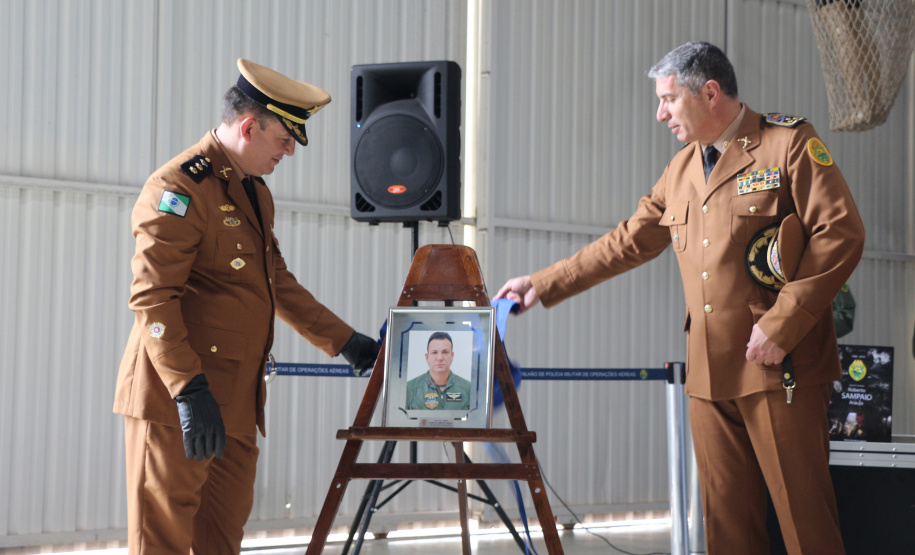 O tenente-coronel Júlio Cesar Pucci dos Santos assumiu nesta quinta-feira (17) o comando do Batalhão de Polícia Militar de Operações Aéreas (BPMOA). O evento aconteceu na sede do BPMOA, no Hangar 12 do Aeroporto Bacacheri, em Curitiba. Autoridades políticas e militares estiveram no evento.