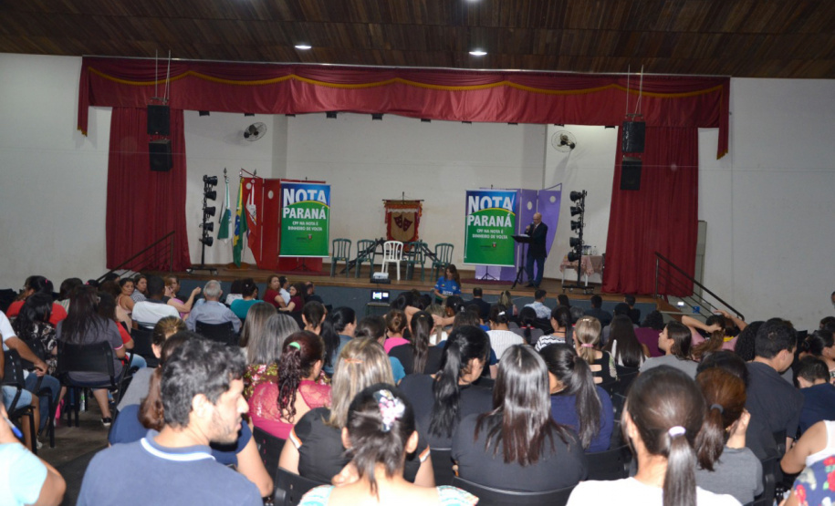 Nota Paraná premia vencedores durante Seminário de Educação Fiscal. Foto: Divulgação/SESA