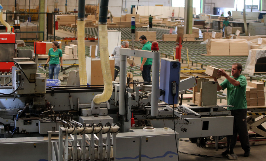 José Lopes Aquino da Colibri Móveis, empresa de Arapongas.
Foto Gilson Abreu/AEN