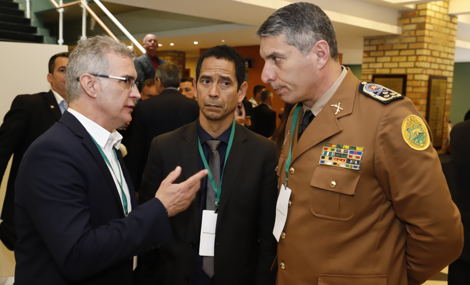 O governador Carlos Massa Ratinho Junior participou neste sábado (19), em Florianópolis (SC), da quinta reunião do Consórcio de Integração Sul e Sudeste (Cosud), que reúne os sete estados das duas regiões. Ratinho Junior destacou a importância de o consórcio discutir temas que colaborem com o País como um todo.