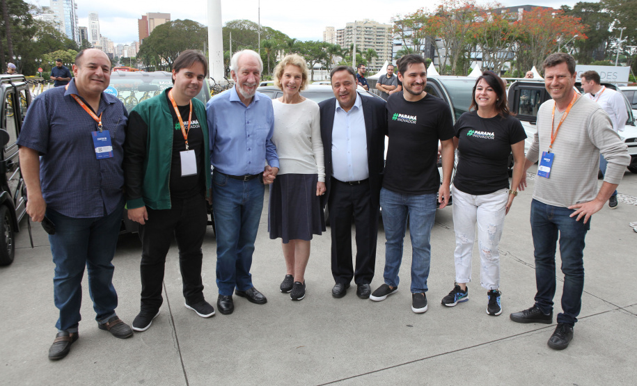 O Governo do Estado encerrou neste sábado (19) a primeira edição da Semana Paraná Inovador com uma nova lei, que cria o Dia da Eletromobilidade. O objetivo é incentivar essa tecnologia e ampliar as ações de sustentabilidade no Estado. O texto que estabelece a celebração anual no Paraná todo dia 19 de outubro, foi sancionado simbolicamente pelo vice-governador Darci Piana em ato no Palácio Iguaçu.
 Foto: Ari Dias/AEN