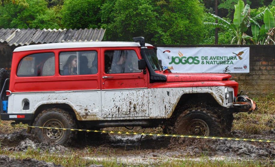 Guaratuba, Antonina, Matinhos, Morretes, Pontal do Paraná, Guaraqueçaba e Paranaguá, no Litoral, abrigam até o próximo fim de semana competições de handebol, surf, triátlon, além de espetáculos de balonismo e Futebol das Estrelas. É a quarta etapa dos Jogos de Aventura e Natureza, a segunda no Litoral do Estado. A abertura foi sábado (19) e as atividades acontecem durante a semana.Foto: Denis Ferreira Netto/SEDEST