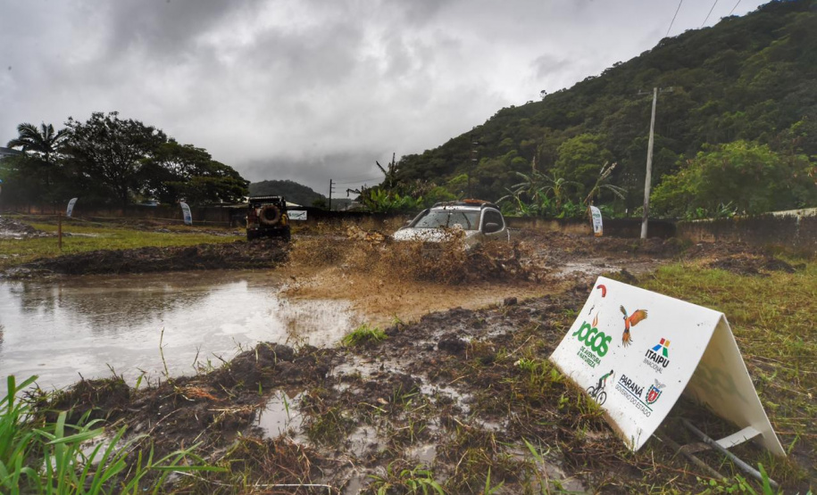 Guaratuba, Antonina, Matinhos, Morretes, Pontal do Paraná, Guaraqueçaba e Paranaguá, no Litoral, abrigam até o próximo fim de semana competições de handebol, surf, triátlon, além de espetáculos de balonismo e Futebol das Estrelas. É a quarta etapa dos Jogos de Aventura e Natureza, a segunda no Litoral do Estado. A abertura foi sábado (19) e as atividades acontecem durante a semana.Foto: Denis Ferreira Netto/SEDEST