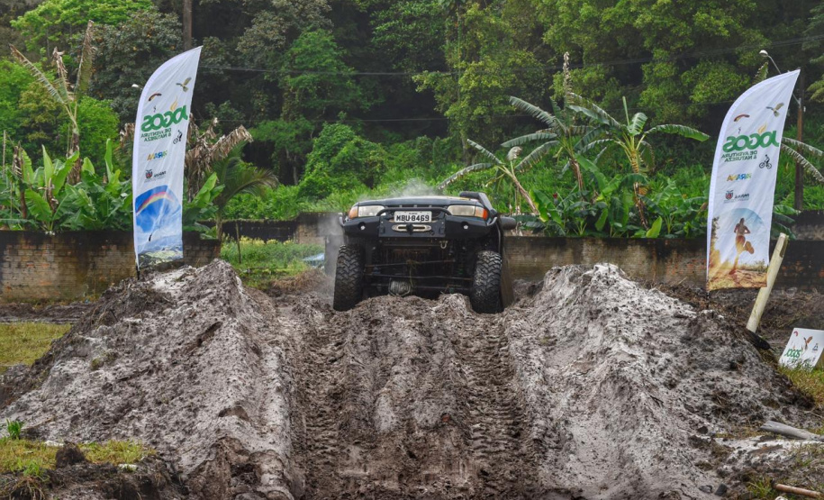 Guaratuba, Antonina, Matinhos, Morretes, Pontal do Paraná, Guaraqueçaba e Paranaguá, no Litoral, abrigam até o próximo fim de semana competições de handebol, surf, triátlon, além de espetáculos de balonismo e Futebol das Estrelas. É a quarta etapa dos Jogos de Aventura e Natureza, a segunda no Litoral do Estado. A abertura foi sábado (19) e as atividades acontecem durante a semana.Foto: Denis Ferreira Netto/SEDEST