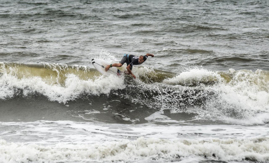 Guaratuba, Antonina, Matinhos, Morretes, Pontal do Paraná, Guaraqueçaba e Paranaguá, no Litoral, abrigam até o próximo fim de semana competições de handebol, surf, triátlon, além de espetáculos de balonismo e Futebol das Estrelas. É a quarta etapa dos Jogos de Aventura e Natureza, a segunda no Litoral do Estado. A abertura foi sábado (19) e as atividades acontecem durante a semana.Foto: Denis Ferreira Netto/SEDEST