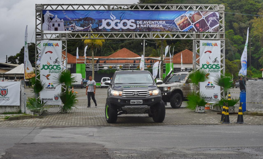 Guaratuba, Antonina, Matinhos, Morretes, Pontal do Paraná, Guaraqueçaba e Paranaguá, no Litoral, abrigam até o próximo fim de semana competições de handebol, surf, triátlon, além de espetáculos de balonismo e Futebol das Estrelas. É a quarta etapa dos Jogos de Aventura e Natureza, a segunda no Litoral do Estado. A abertura foi sábado (19) e as atividades acontecem durante a semana.Foto: Denis Ferreira Netto/SEDEST