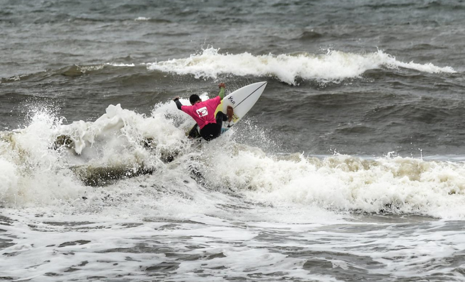 Guaratuba, Antonina, Matinhos, Morretes, Pontal do Paraná, Guaraqueçaba e Paranaguá, no Litoral, abrigam até o próximo fim de semana competições de handebol, surf, triátlon, além de espetáculos de balonismo e Futebol das Estrelas. É a quarta etapa dos Jogos de Aventura e Natureza, a segunda no Litoral do Estado. A abertura foi sábado (19) e as atividades acontecem durante a semana.Foto: Denis Ferreira Netto/SEDEST
