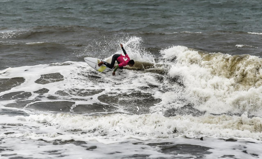 Guaratuba, Antonina, Matinhos, Morretes, Pontal do Paraná, Guaraqueçaba e Paranaguá, no Litoral, abrigam até o próximo fim de semana competições de handebol, surf, triátlon, além de espetáculos de balonismo e Futebol das Estrelas. É a quarta etapa dos Jogos de Aventura e Natureza, a segunda no Litoral do Estado. A abertura foi sábado (19) e as atividades acontecem durante a semana.Foto: Denis Ferreira Netto/SEDEST