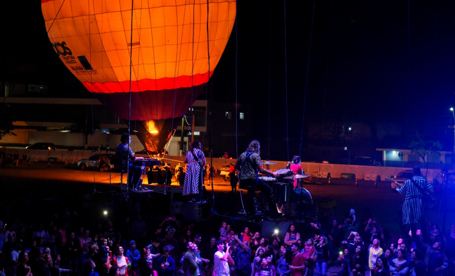 Guaratuba, Antonina, Matinhos, Morretes, Pontal do Paraná, Guaraqueçaba e Paranaguá, no Litoral, abrigam até o próximo fim de semana competições de handebol, surf, triátlon, além de espetáculos de balonismo e Futebol das Estrelas. É a quarta etapa dos Jogos de Aventura e Natureza, a segunda no Litoral do Estado. A abertura foi sábado (19) e as atividades acontecem durante a semana.Foto: Denis Ferreira Netto/SEDEST