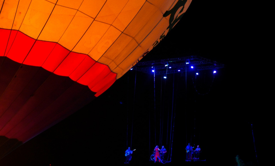 Guaratuba, Antonina, Matinhos, Morretes, Pontal do Paraná, Guaraqueçaba e Paranaguá, no Litoral, abrigam até o próximo fim de semana competições de handebol, surf, triátlon, além de espetáculos de balonismo e Futebol das Estrelas. É a quarta etapa dos Jogos de Aventura e Natureza, a segunda no Litoral do Estado. A abertura foi sábado (19) e as atividades acontecem durante a semana.Foto: Denis Ferreira Netto/SEDEST