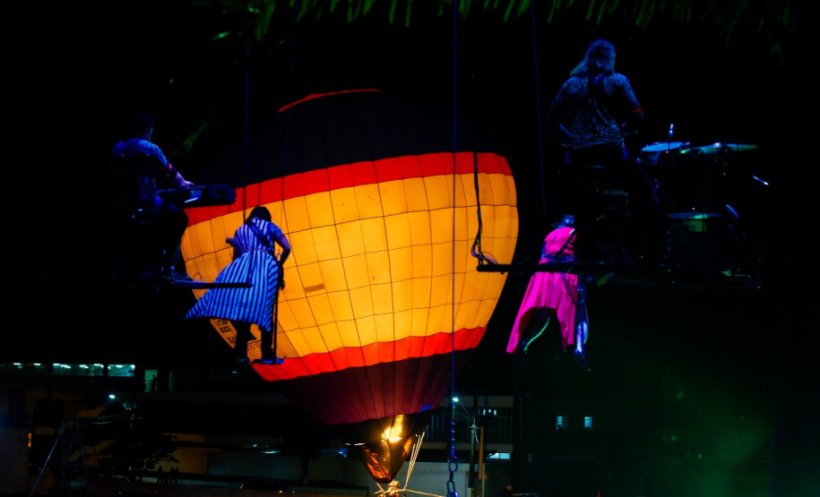 Guaratuba, Antonina, Matinhos, Morretes, Pontal do Paraná, Guaraqueçaba e Paranaguá, no Litoral, abrigam até o próximo fim de semana competições de handebol, surf, triátlon, além de espetáculos de balonismo e Futebol das Estrelas. É a quarta etapa dos Jogos de Aventura e Natureza, a segunda no Litoral do Estado. A abertura foi sábado (19) e as atividades acontecem durante a semana.Foto: Denis Ferreira Netto/SEDEST