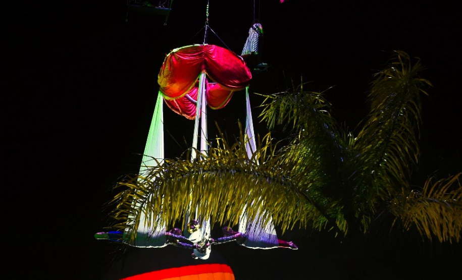 Guaratuba, Antonina, Matinhos, Morretes, Pontal do Paraná, Guaraqueçaba e Paranaguá, no Litoral, abrigam até o próximo fim de semana competições de handebol, surf, triátlon, além de espetáculos de balonismo e Futebol das Estrelas. É a quarta etapa dos Jogos de Aventura e Natureza, a segunda no Litoral do Estado. A abertura foi sábado (19) e as atividades acontecem durante a semana.Foto: Denis Ferreira Netto/SEDEST