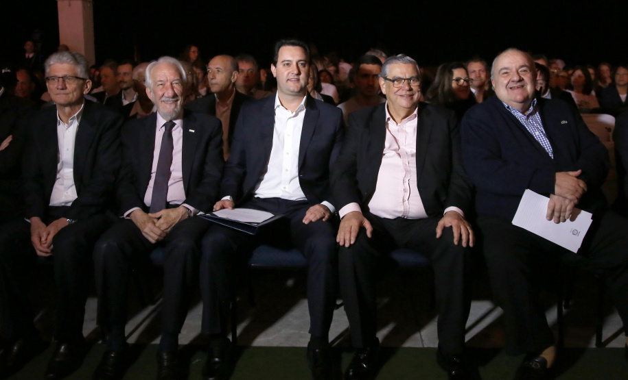O governador Carlos Massa Ratinho Junior particiou nesta segunda-feira (21) do evento de premiação do Concurso Agrinho 2019. Promovido pela Federação da Agricultura do Paraná (Faep), com a parceria do Governo do Estado, o programa envolve, todo ano, aproximadamente 800 mil alunos e mais de 50 mil professores. Pinhais,21/10/2019 Foto:Jaelson Lucas / AEN