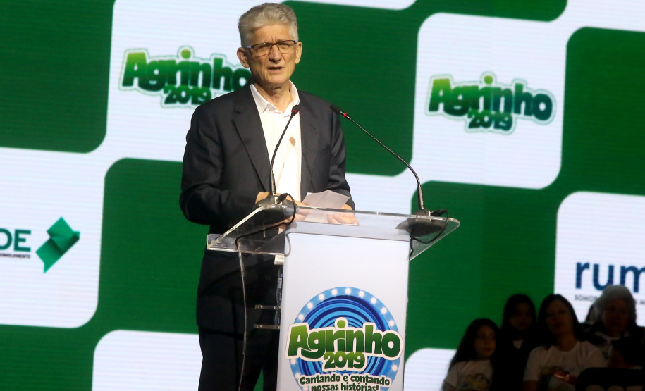 O governador Carlos Massa Ratinho Junior particiou nesta segunda-feira (21) do evento de premiação do Concurso Agrinho 2019. Promovido pela Federação da Agricultura do Paraná (Faep), com a parceria do Governo do Estado, o programa envolve, todo ano, aproximadamente 800 mil alunos e mais de 50 mil professores. Pinhais,21/10/2019 Foto:Jaelson Lucas / AEN