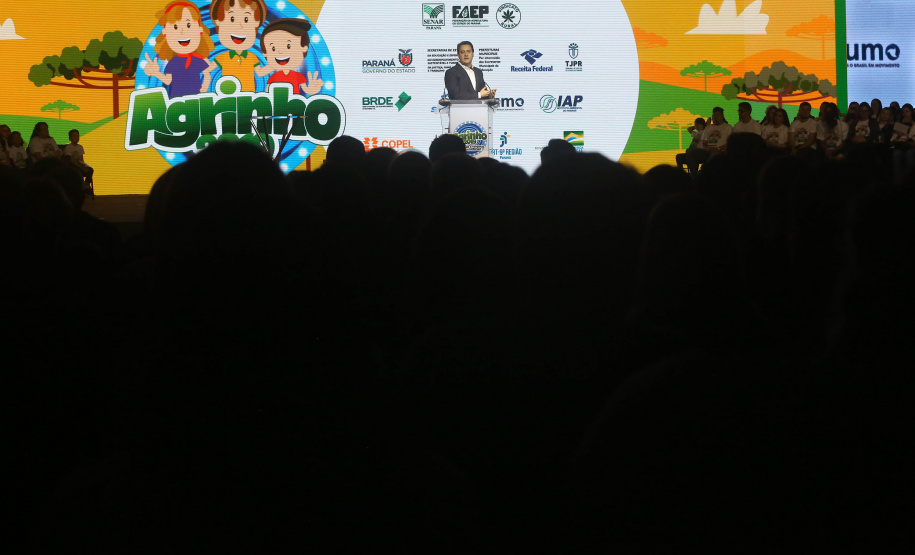 O governador Carlos Massa Ratinho Junior particiou nesta segunda-feira (21) do evento de premiação do Concurso Agrinho 2019. Promovido pela Federação da Agricultura do Paraná (Faep), com a parceria do Governo do Estado, o programa envolve, todo ano, aproximadamente 800 mil alunos e mais de 50 mil professores. Pinhais,21/10/2019 Foto:Jaelson Lucas / AEN