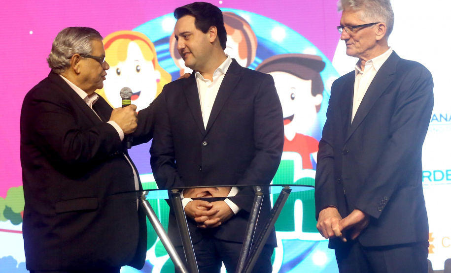 O governador Carlos Massa Ratinho Junior particiou nesta segunda-feira (21) do evento de premiação do Concurso Agrinho 2019. Promovido pela Federação da Agricultura do Paraná (Faep), com a parceria do Governo do Estado, o programa envolve, todo ano, aproximadamente 800 mil alunos e mais de 50 mil professores. Pinhais,21/10/2019 Foto:Jaelson Lucas / AEN