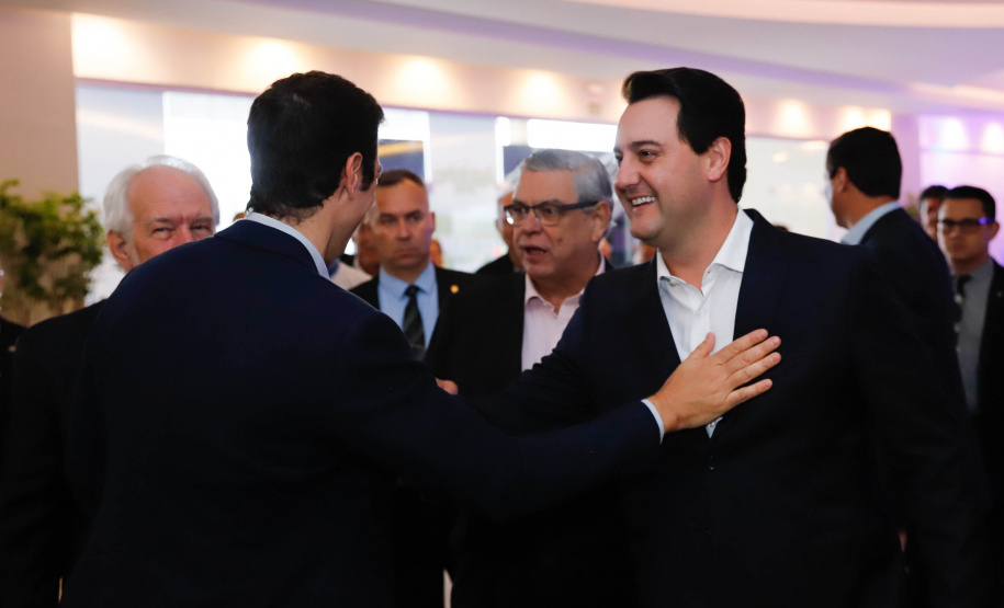 O Governo do Estado e a Federação da Agricultura do Estado do Paraná (Faep) renovaram nesta segunda-feira (21) o convênio para o programa Agrinho nas escolas estaduais do Paraná. O programa leva a escolas das redes públicas municipal e estadual atividades e materiais pedagógicos que tratam da preservação do meio ambiente, despertar da consciência de cidadania e questões que envolvem saúde e qualidade de vida.