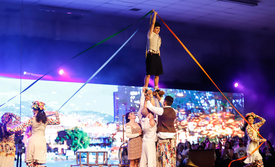 O Governo do Estado e a Federação da Agricultura do Estado do Paraná (Faep) renovaram nesta segunda-feira (21) o convênio para o programa Agrinho nas escolas estaduais do Paraná. O programa leva a escolas das redes públicas municipal e estadual atividades e materiais pedagógicos que tratam da preservação do meio ambiente, despertar da consciência de cidadania e questões que envolvem saúde e qualidade de vida.