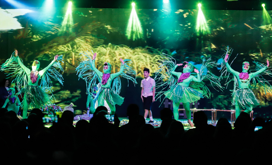 O Governo do Estado e a Federação da Agricultura do Estado do Paraná (Faep) renovaram nesta segunda-feira (21) o convênio para o programa Agrinho nas escolas estaduais do Paraná. O programa leva a escolas das redes públicas municipal e estadual atividades e materiais pedagógicos que tratam da preservação do meio ambiente, despertar da consciência de cidadania e questões que envolvem saúde e qualidade de vida.