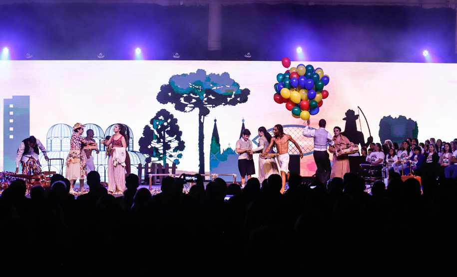 O Governo do Estado e a Federação da Agricultura do Estado do Paraná (Faep) renovaram nesta segunda-feira (21) o convênio para o programa Agrinho nas escolas estaduais do Paraná. O programa leva a escolas das redes públicas municipal e estadual atividades e materiais pedagógicos que tratam da preservação do meio ambiente, despertar da consciência de cidadania e questões que envolvem saúde e qualidade de vida.