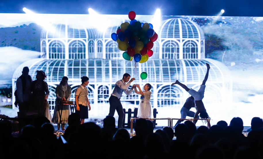 O Governo do Estado e a Federação da Agricultura do Estado do Paraná (Faep) renovaram nesta segunda-feira (21) o convênio para o programa Agrinho nas escolas estaduais do Paraná. O programa leva a escolas das redes públicas municipal e estadual atividades e materiais pedagógicos que tratam da preservação do meio ambiente, despertar da consciência de cidadania e questões que envolvem saúde e qualidade de vida.