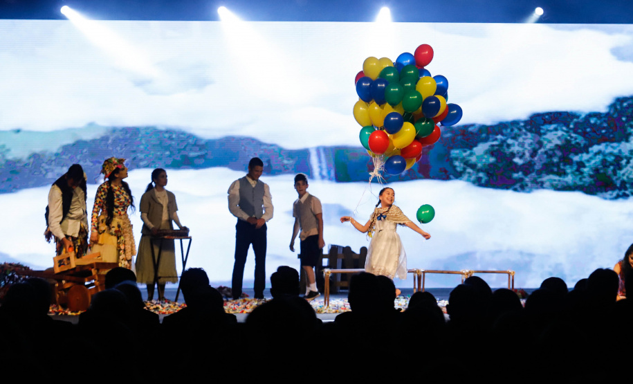O Governo do Estado e a Federação da Agricultura do Estado do Paraná (Faep) renovaram nesta segunda-feira (21) o convênio para o programa Agrinho nas escolas estaduais do Paraná. O programa leva a escolas das redes públicas municipal e estadual atividades e materiais pedagógicos que tratam da preservação do meio ambiente, despertar da consciência de cidadania e questões que envolvem saúde e qualidade de vida.