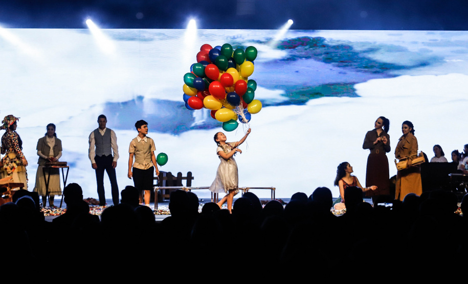 O Governo do Estado e a Federação da Agricultura do Estado do Paraná (Faep) renovaram nesta segunda-feira (21) o convênio para o programa Agrinho nas escolas estaduais do Paraná. O programa leva a escolas das redes públicas municipal e estadual atividades e materiais pedagógicos que tratam da preservação do meio ambiente, despertar da consciência de cidadania e questões que envolvem saúde e qualidade de vida.