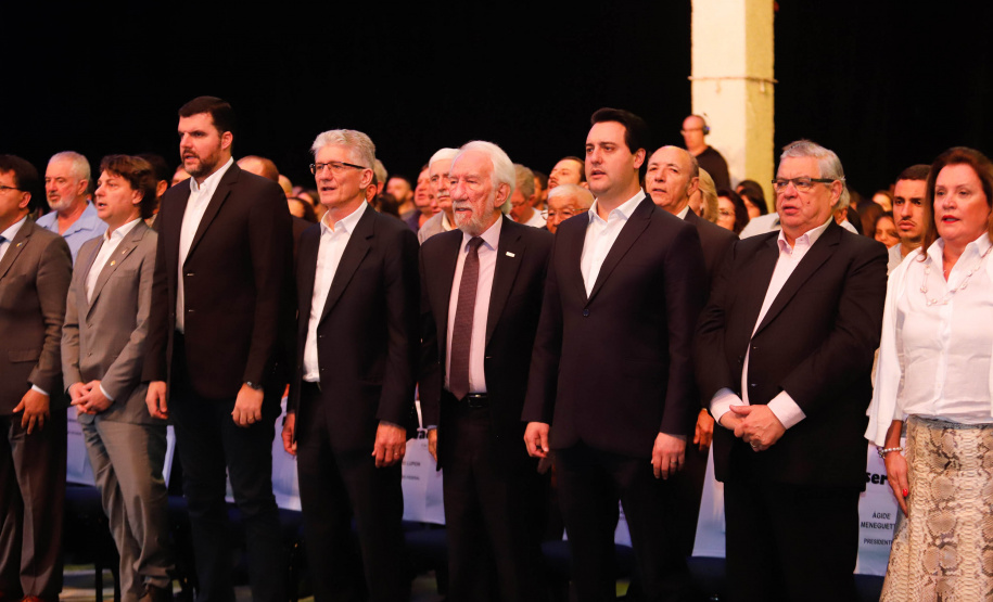 O Governo do Estado e a Federação da Agricultura do Estado do Paraná (Faep) renovaram nesta segunda-feira (21) o convênio para o programa Agrinho nas escolas estaduais do Paraná. O programa leva a escolas das redes públicas municipal e estadual atividades e materiais pedagógicos que tratam da preservação do meio ambiente, despertar da consciência de cidadania e questões que envolvem saúde e qualidade de vida.