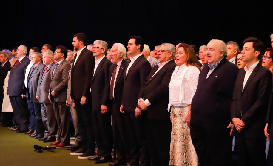 O Governo do Estado e a Federação da Agricultura do Estado do Paraná (Faep) renovaram nesta segunda-feira (21) o convênio para o programa Agrinho nas escolas estaduais do Paraná. O programa leva a escolas das redes públicas municipal e estadual atividades e materiais pedagógicos que tratam da preservação do meio ambiente, despertar da consciência de cidadania e questões que envolvem saúde e qualidade de vida.