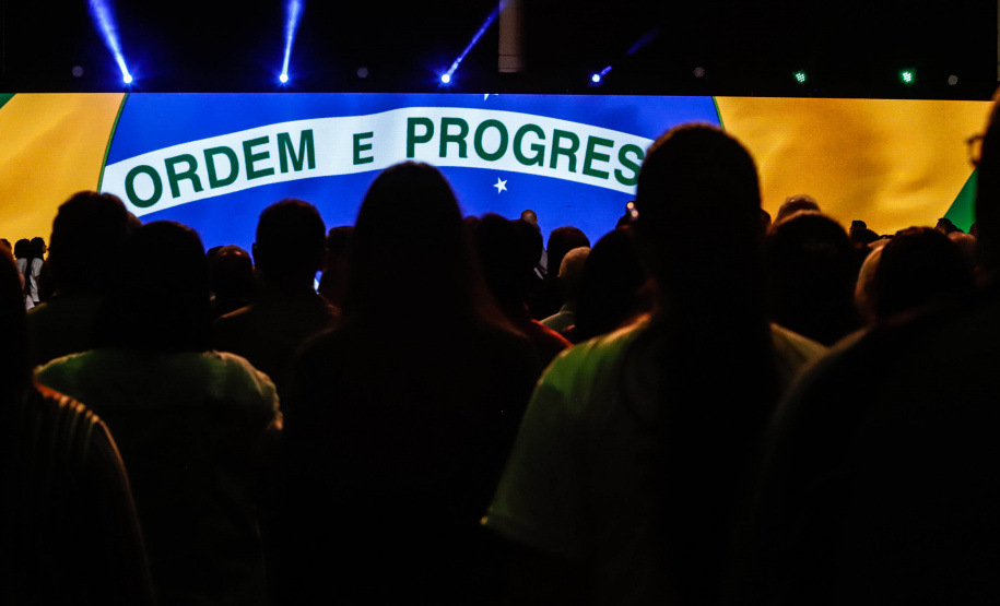 O Governo do Estado e a Federação da Agricultura do Estado do Paraná (Faep) renovaram nesta segunda-feira (21) o convênio para o programa Agrinho nas escolas estaduais do Paraná. O programa leva a escolas das redes públicas municipal e estadual atividades e materiais pedagógicos que tratam da preservação do meio ambiente, despertar da consciência de cidadania e questões que envolvem saúde e qualidade de vida.