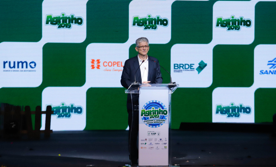 O Governo do Estado e a Federação da Agricultura do Estado do Paraná (Faep) renovaram nesta segunda-feira (21) o convênio para o programa Agrinho nas escolas estaduais do Paraná. O programa leva a escolas das redes públicas municipal e estadual atividades e materiais pedagógicos que tratam da preservação do meio ambiente, despertar da consciência de cidadania e questões que envolvem saúde e qualidade de vida.