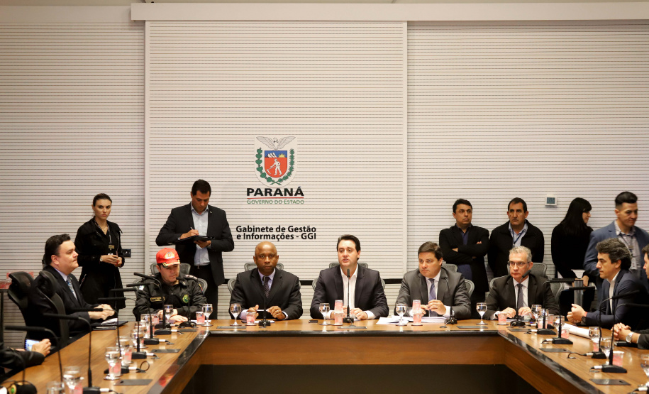 O governador Carlos Massa Ratinho Junior e o secretário de Infraestrutura e Logística, Sandro Alex, divulgaram nesta segunda-feira (21), quais as obras aprovadas pelo Governo do Estado para serem realizadas com os recursos do acordo de leniência firmado entre a concessionária Rodonorte e o Ministério Público Federal (MPF)