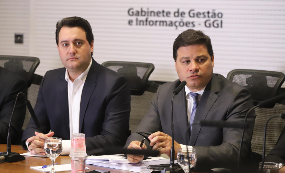 O governador Carlos Massa Ratinho Junior e o secretário de Infraestrutura e Logística, Sandro Alex, divulgaram nesta segunda-feira (21), quais as obras aprovadas pelo Governo do Estado para serem realizadas com os recursos do acordo de leniência firmado entre a concessionária Rodonorte e o Ministério Público Federal (MPF)