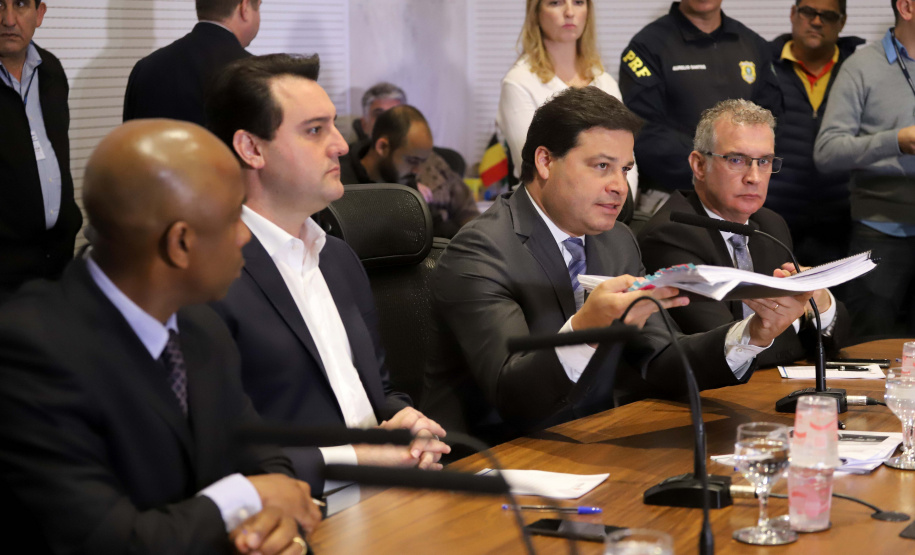 O governador Carlos Massa Ratinho Junior e o secretário de Infraestrutura e Logística, Sandro Alex, divulgaram nesta segunda-feira (21), quais as obras aprovadas pelo Governo do Estado para serem realizadas com os recursos do acordo de leniência firmado entre a concessionária Rodonorte e o Ministério Público Federal (MPF)