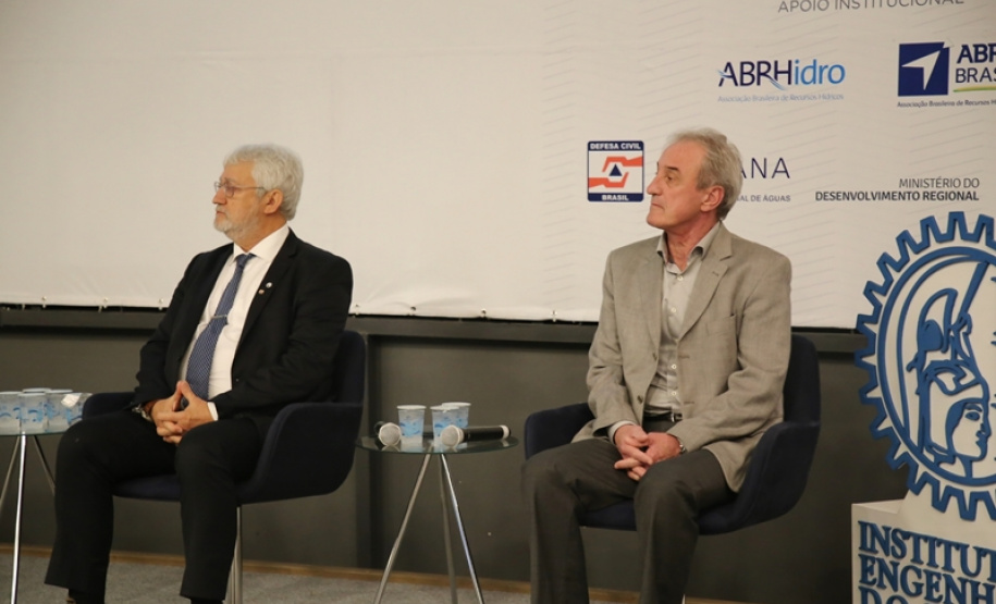 As ações desenvolvidas pela Sanepar para a segurança de suas barragens foram apresentadas nesta segunda-feira (21), durante o I Simpósio Nacional de Segurança de Barragens para Abastecimento e Irrigação, em Curitiba