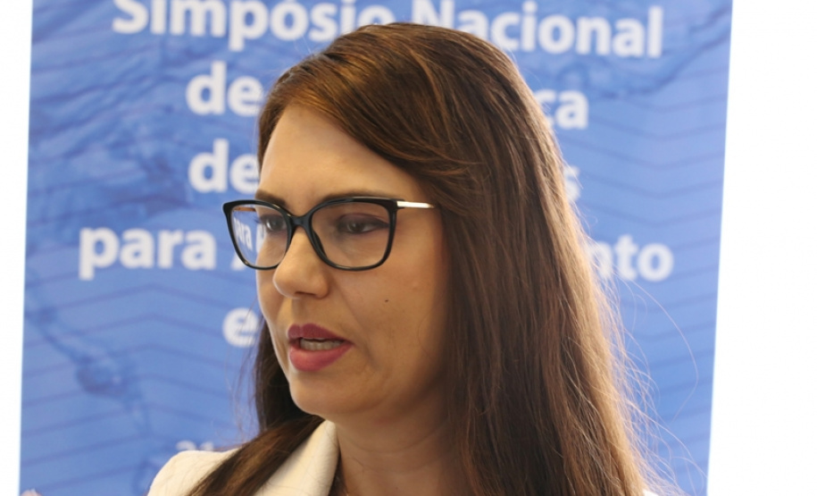 A engenheira da Sanepar Adriana Verchai de Lima Lobo, que representa o Paraná no CBDB, explica que o objetivo do simpósio foi disseminar a cultura de segurança de barragens de abastecimento público e mitigar riscos de ocorrência de incidentes ou de acidentes com estas estruturas