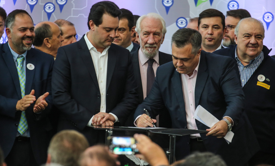 O governador Carlos Massa Ratinho Junior anuncia nesta segunda-feira (21) a liberação de R$ 50 milhões para ações da área da saúde. Curitiba, 21/10/2019 - Foto: Geraldo Bubniak/AEN