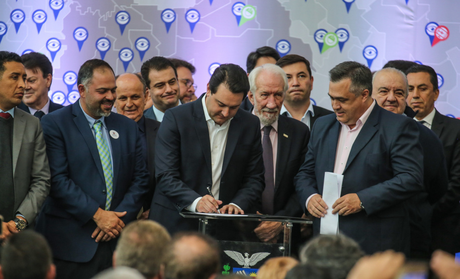 O governador Carlos Massa Ratinho Junior anuncia nesta segunda-feira (21) a liberação de R$ 50 milhões para ações da área da saúde. Curitiba, 21/10/2019 - Foto: Geraldo Bubniak/AEN