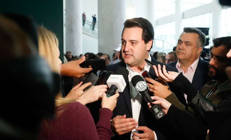 O governador Carlos Massa Ratinho Junior anuncia nesta segunda-feira (21) a liberação de R$ 50 milhões para ações da área da saúde. Curitiba, 21/10/2019