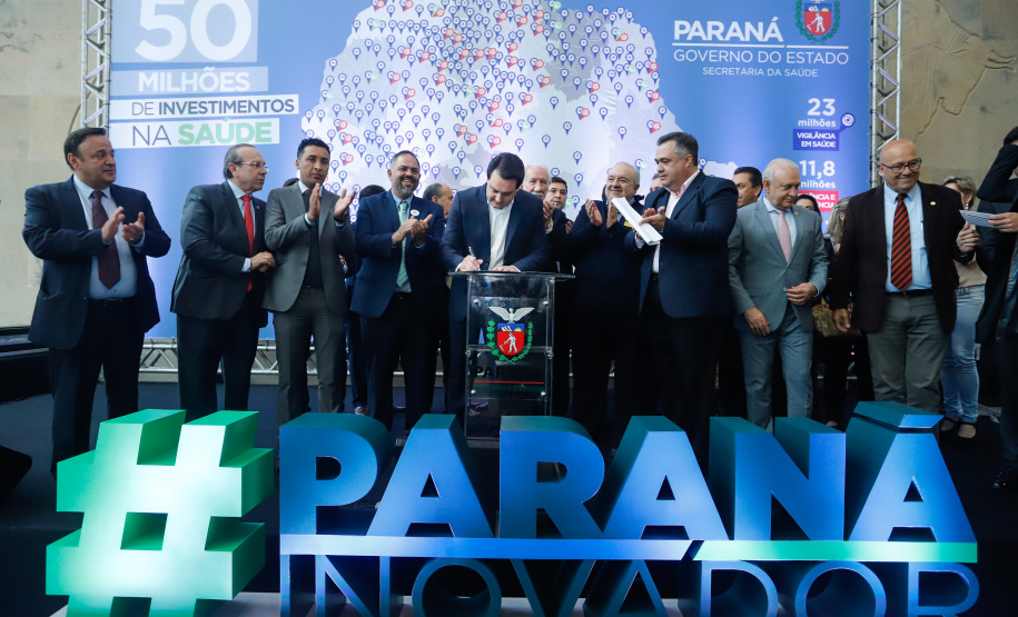 O governador Carlos Massa Ratinho Junior anuncia nesta segunda-feira (21) a liberação de R$ 50 milhões para ações da área da saúde. Curitiba, 21/10/2019