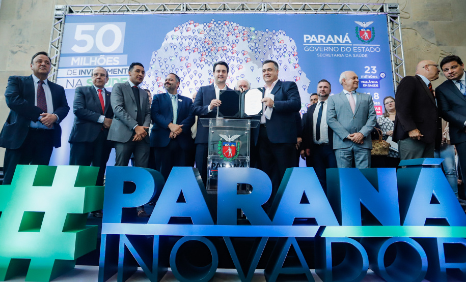 O governador Carlos Massa Ratinho Junior anuncia nesta segunda-feira (21) a liberação de R$ 50 milhões para ações da área da saúde. Curitiba, 21/10/2019