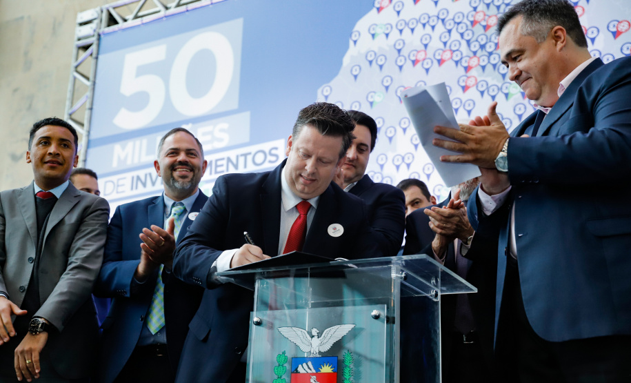 O governador Carlos Massa Ratinho Junior anuncia nesta segunda-feira (21) a liberação de R$ 50 milhões para ações da área da saúde. Curitiba, 21/10/2019