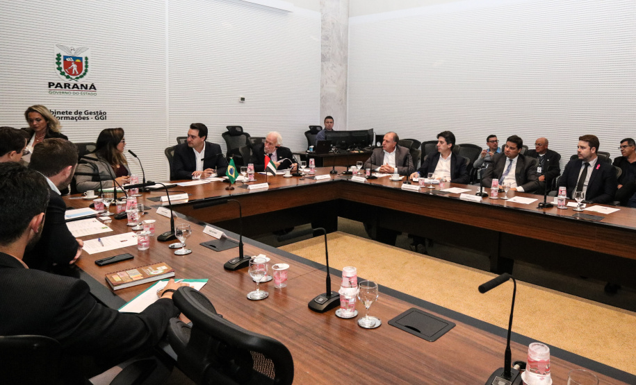 O Governo do Estado recebeu nesta segunda-feira (21) o convite para participar da feira Annual Investment Meeting 2020, plataforma líder mundial para investimentos diretos estrangeiros, que acontece entre os dias 24 e 26 de março, em Dubai, nos Emirados Árabes Unidos