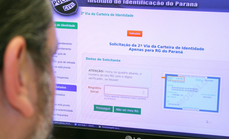 A Polícia Civil do Paraná já superou o número de segunda via rápida de carteira de identidade emitidas durante todo o ano de 2018 no Estado, somente nos nove primeiros meses deste ano. No ano passado foram produzidos 70,6 mil Registros Gerais (RG), e entre janeiro e setembro deste ano o número alcançou 110, 9 mil, ou seja, 40,3 mil unidades a mais do que todo o ano de 2018. Foto: Divulgação/SESP