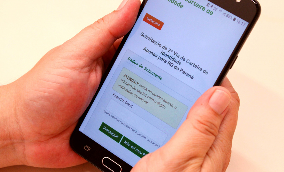 A Polícia Civil do Paraná já superou o número de segunda via rápida de carteira de identidade emitidas durante todo o ano de 2018 no Estado, somente nos nove primeiros meses deste ano. No ano passado foram produzidos 70,6 mil Registros Gerais (RG), e entre janeiro e setembro deste ano o número alcançou 110, 9 mil, ou seja, 40,3 mil unidades a mais do que todo o ano de 2018. Foto: Divulgação/SESP
