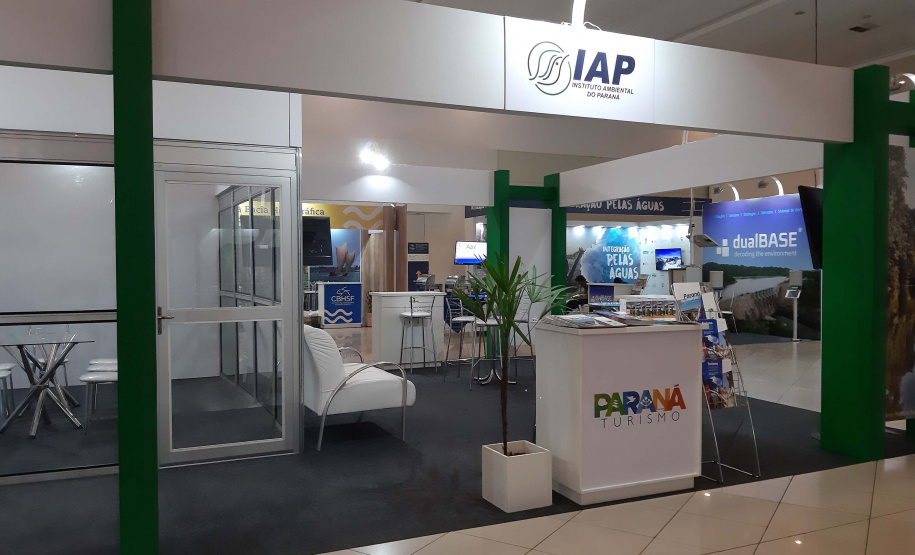 O Instituto das Águas do Paraná, vinculado à Secretaria de Estado de Desenvolvimento Sustentável e do Turismo, junto com o Fórum Nacional de Comitês de Bacia Hidrográfica, promove nesta semana (21 a 25) o 21º Encontro Nacional dos Comitês de Bacias Hidrográficas (Encob). No primeiro dia de evento, em Foz do Iguaçu, cerca de 1,3 mil pessoas se credenciaram para participar dos debates e exposições.Foto: Divulgação/SEDEST