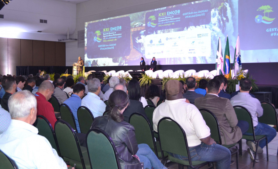 O Instituto das Águas do Paraná, vinculado à Secretaria de Estado de Desenvolvimento Sustentável e do Turismo, junto com o Fórum Nacional de Comitês de Bacia Hidrográfica, promove nesta semana (21 a 25) o 21º Encontro Nacional dos Comitês de Bacias Hidrográficas (Encob). No primeiro dia de evento, em Foz do Iguaçu, cerca de 1,3 mil pessoas se credenciaram para participar dos debates e exposições.Foto: Divulgação/SEDEST