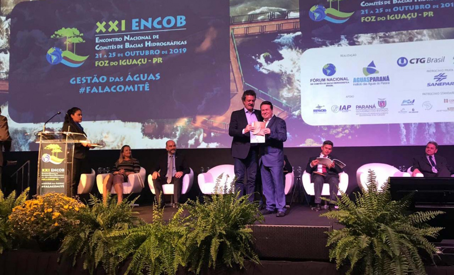 O Instituto das Águas do Paraná, vinculado à Secretaria de Estado de Desenvolvimento Sustentável e do Turismo, junto com o Fórum Nacional de Comitês de Bacia Hidrográfica, promove nesta semana (21 a 25) o 21º Encontro Nacional dos Comitês de Bacias Hidrográficas (Encob). No primeiro dia de evento, em Foz do Iguaçu, cerca de 1,3 mil pessoas se credenciaram para participar dos debates e exposições.Foto: Divulgação/SEDEST