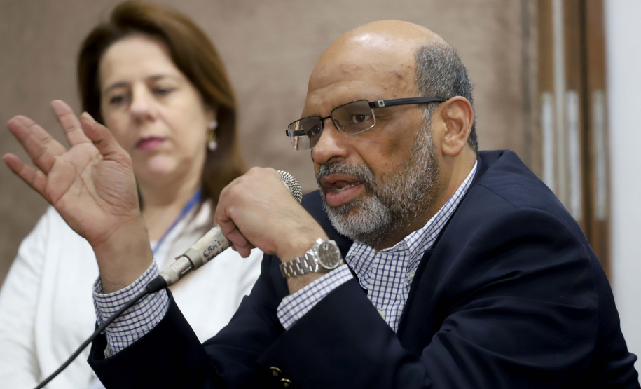 O secretário da Fazenda Renê Garcia, fala durante o curso de formação dos novos servidores da SEFA.Curitiba, 16-10-19.Foto: Arnaldo Alves / AEN.